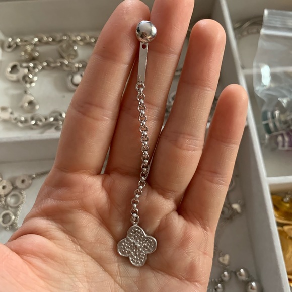 Eight ways to wear - handmade earrings - Picture 5 of 8